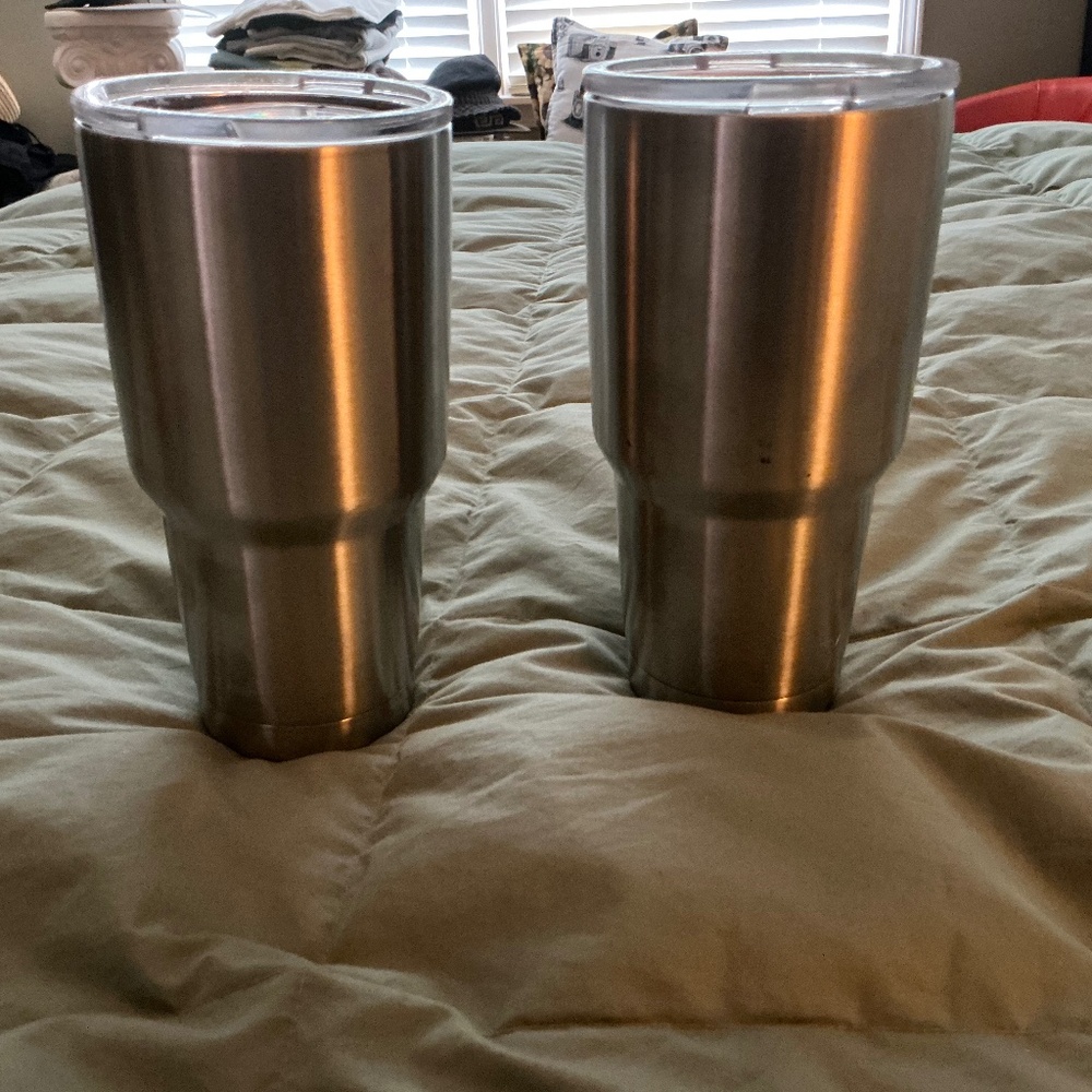 Yeti 28oz Tumblers